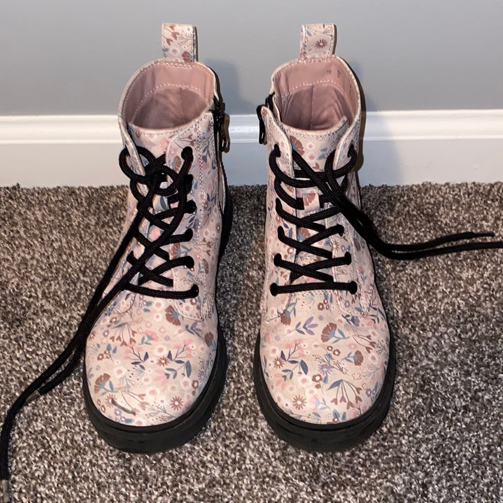 Floral print boots